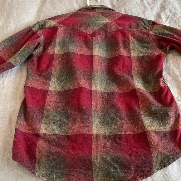 Vintage men’s  Pendleton wool shirt. Size S - Picture 6 of 6